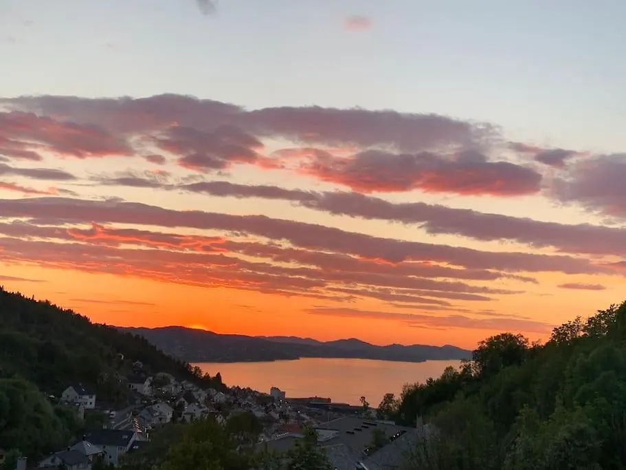 펜션 베르겐 Cosy House With Sunny Terrace, Garden And Fjord View 빌라