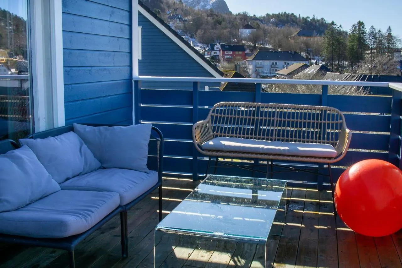 베르겐 Cosy House With Sunny Terrace, Garden And Fjord View 빌라 0*,  노르웨이
